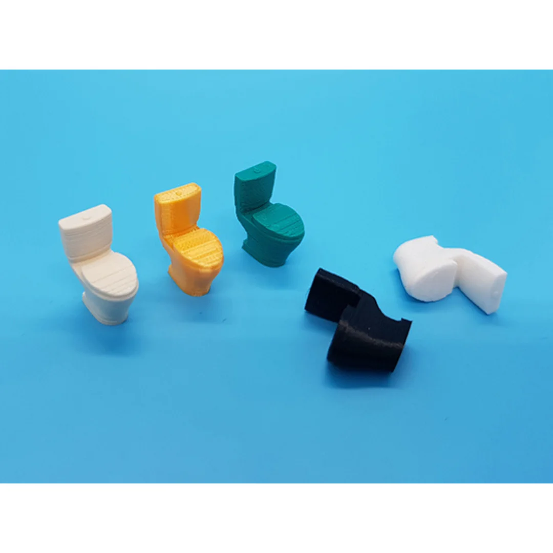 Miniature toilet models displayed together at 1:50 scale.