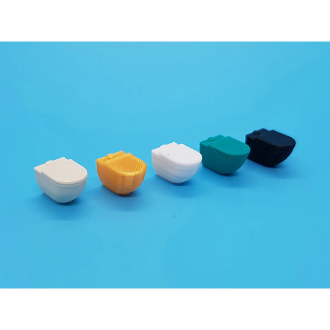 Miniature toilet models displayed together at 1:50 scale.