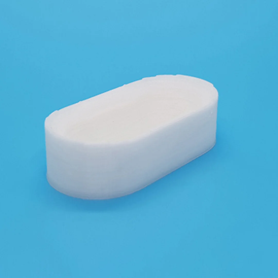 Miniature rounded-edge bathtub at 1:50 scale.
