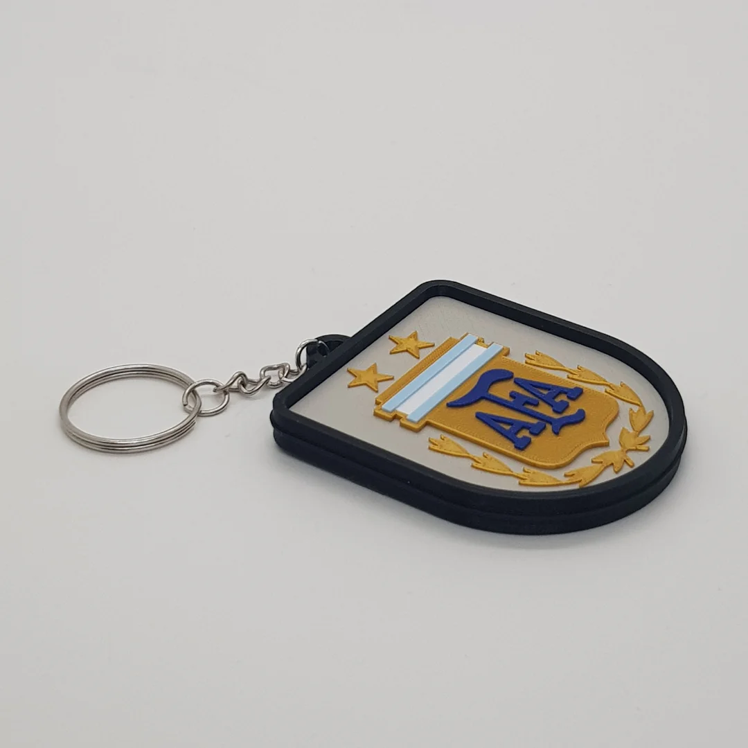 Angled front view of the Argentina football keychain showing its crest and metal key ring.