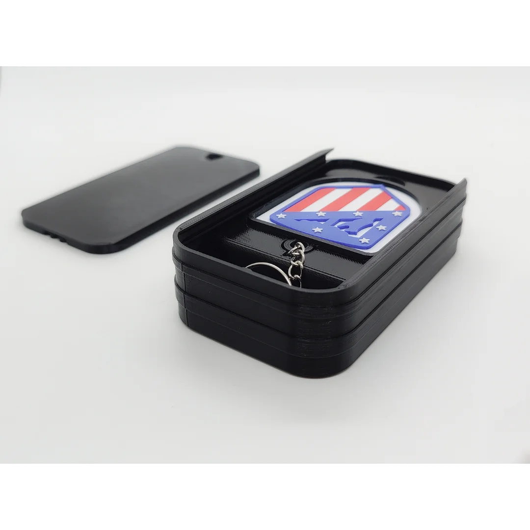 Atletico Madrid keychain displayed inside an open presentation box.