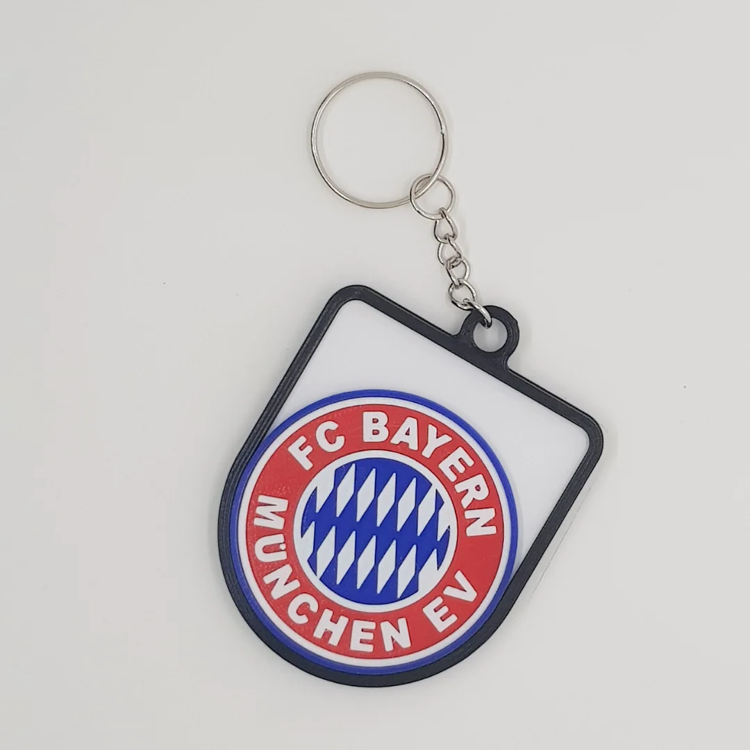 Front view of the FC Bayern Munich keychain showing the club crest.